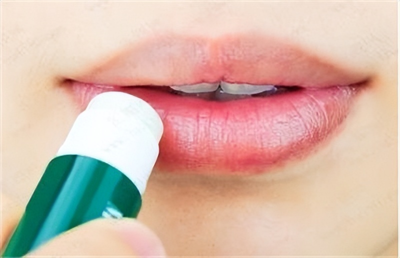 如何护理唇部 教你十种方法打造水润双唇